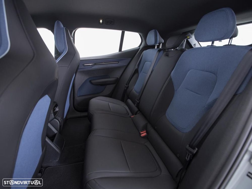 Volvo EX 30 Single Motor Extended Range RWD Core — fotografia 13