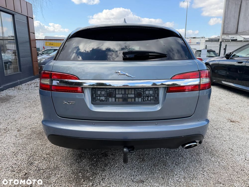 Jaguar XF 2.2 - 11