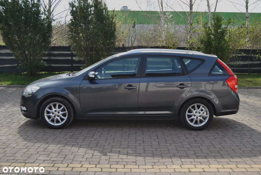 Kia Ceed - 16