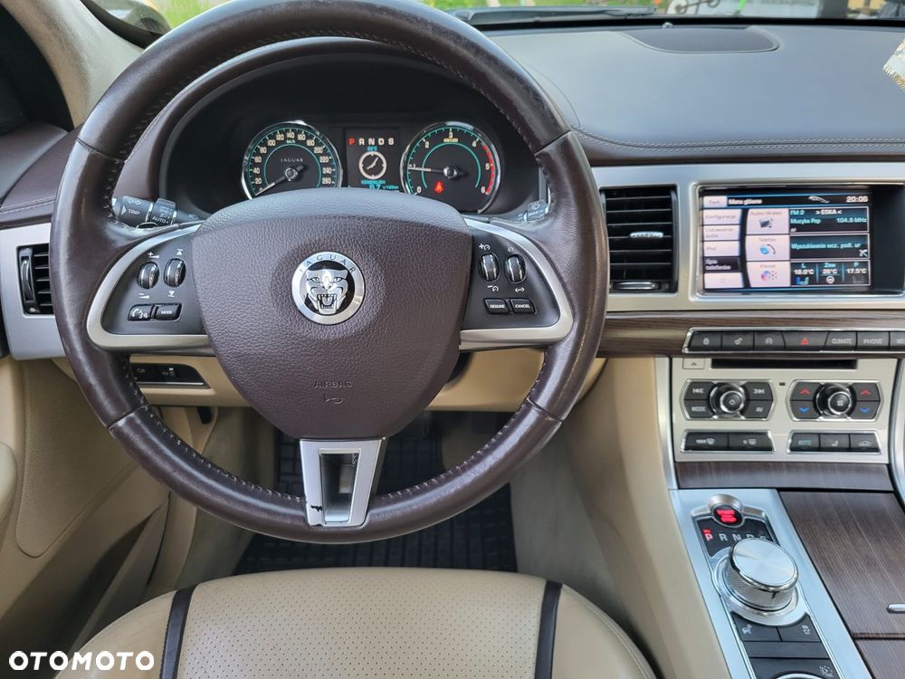 Jaguar XF 2.2 D Premium Luxury - 14