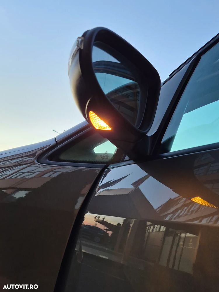 Volkswagen Touran 2.0 TDI Highline Aut - 12