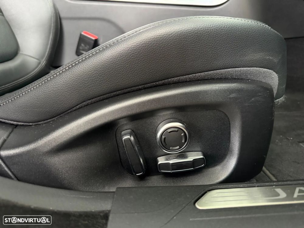Jaguar XE 2.0 D R-Dynamic S - 31