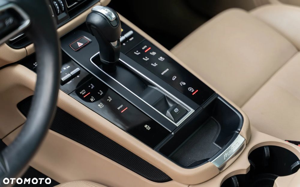 Porsche Macan T - 29