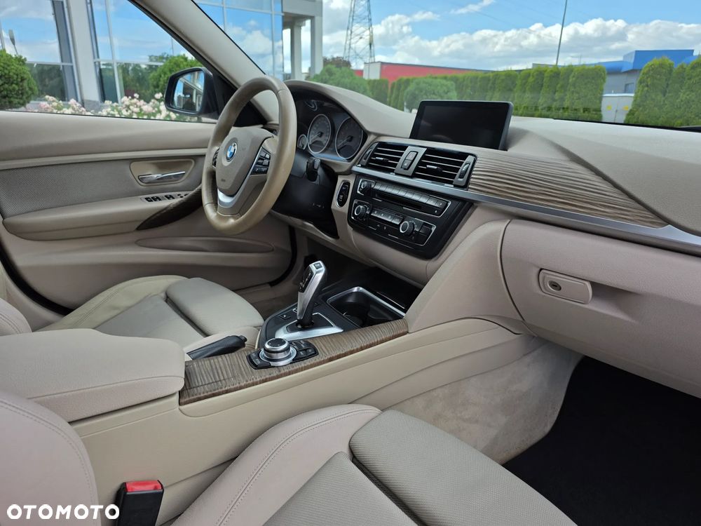 BMW Seria 3 320i Modern Line - 26