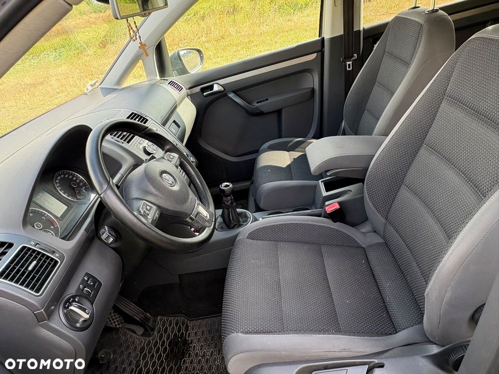 Volkswagen Touran - 8