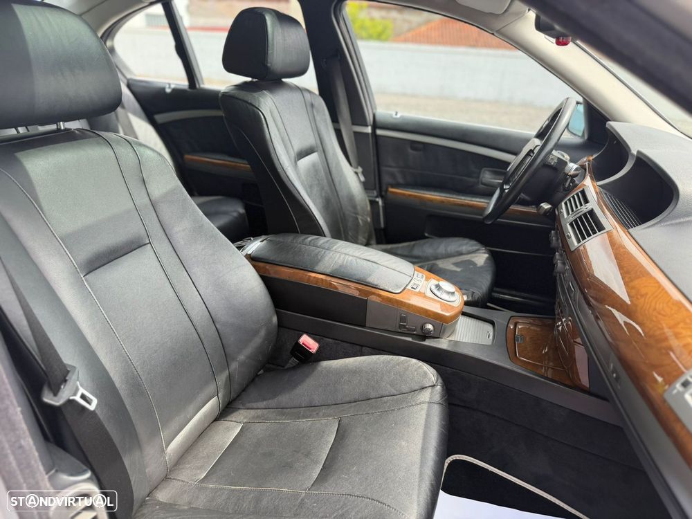 BMW 735 iA - 17