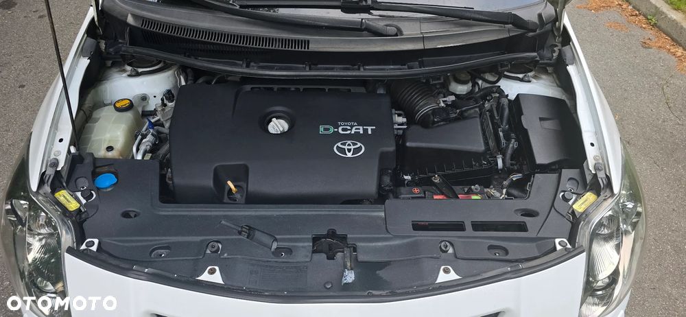 Toyota Auris 2.2 D-4D D-CAT - 12