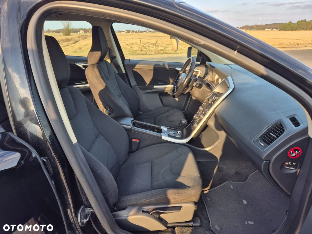 Volvo XC 60 D3 R Design - 12
