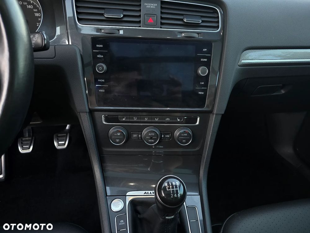 Volkswagen Golf - 15