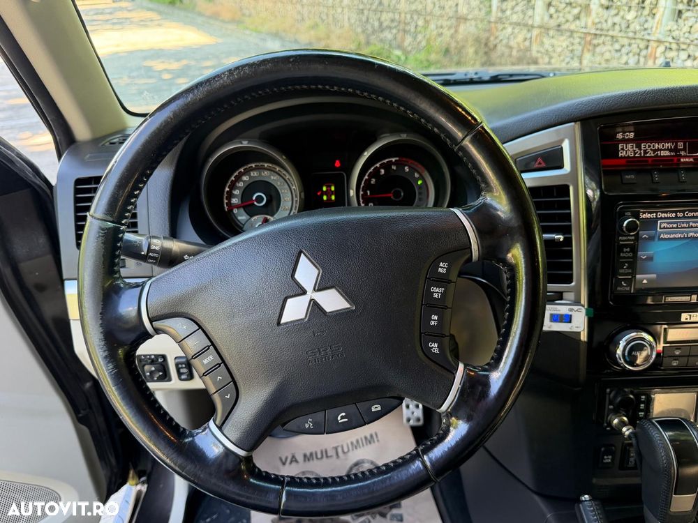 Mitsubishi Pajero - 12