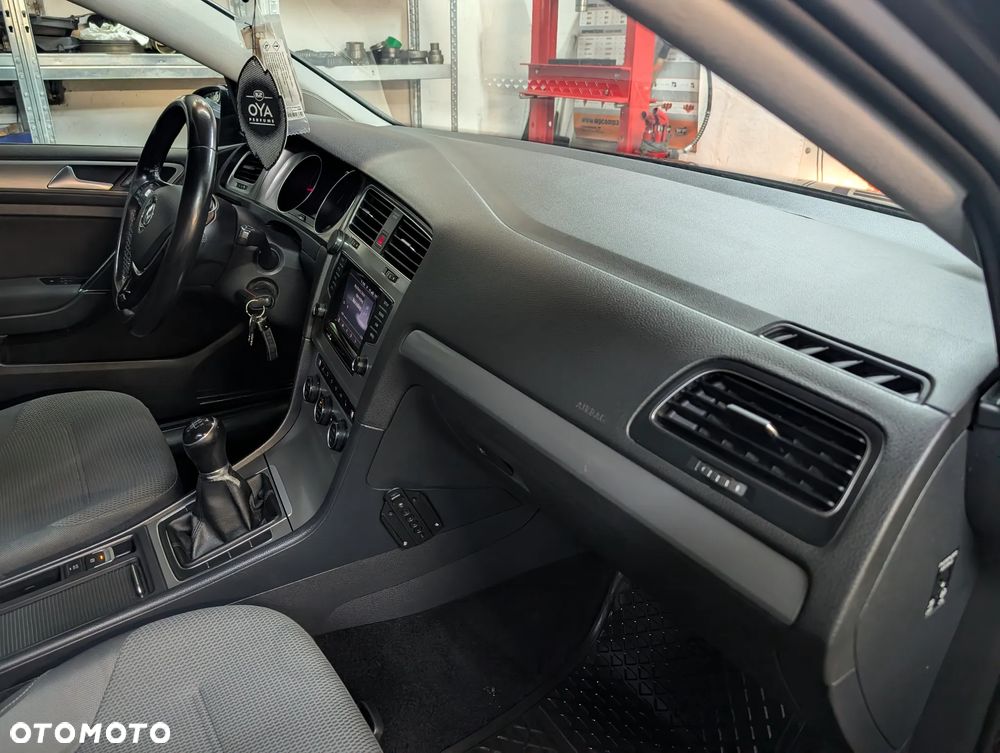 Volkswagen Golf 1.6 TDI BlueMotion Technology Comfortline - 11