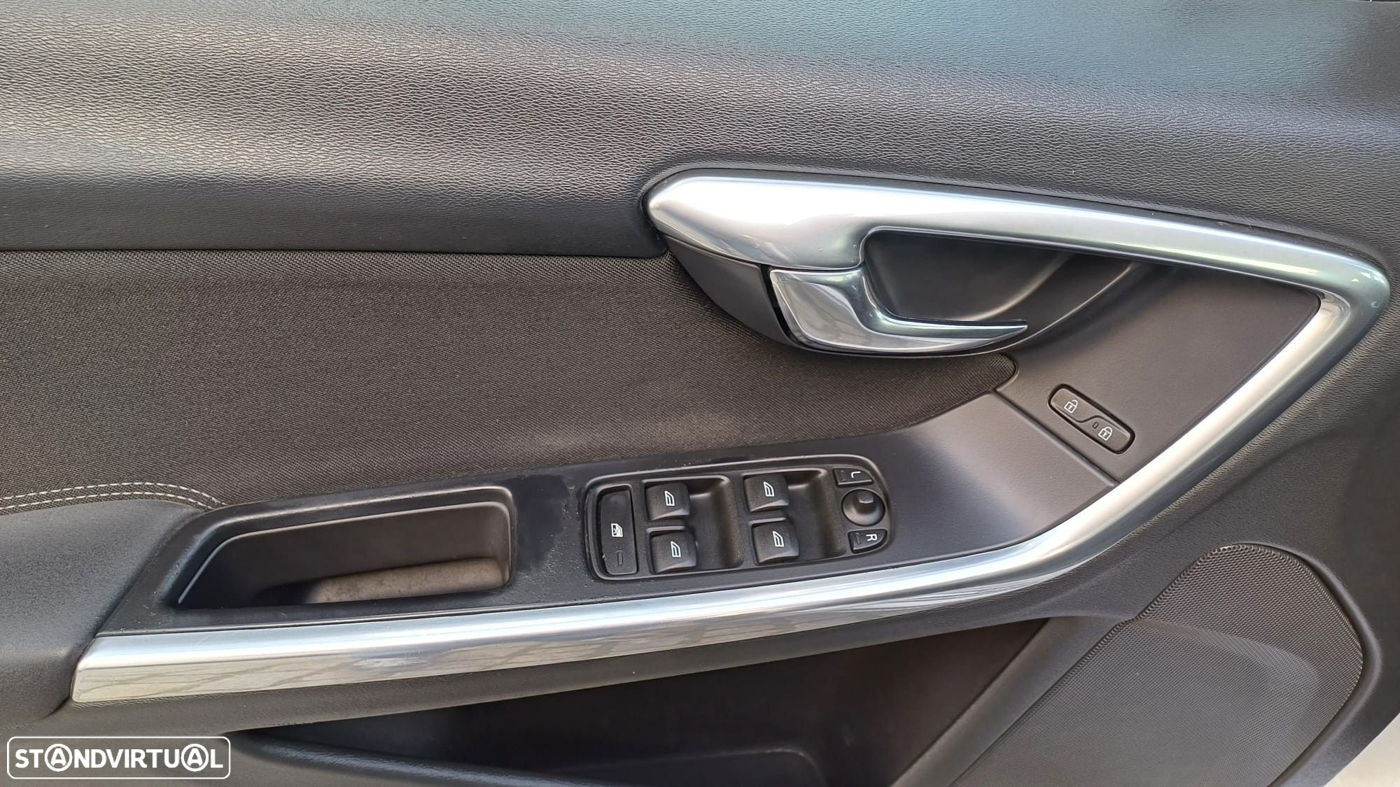 Volvo V60 2.0 D4 Kinetic - 17