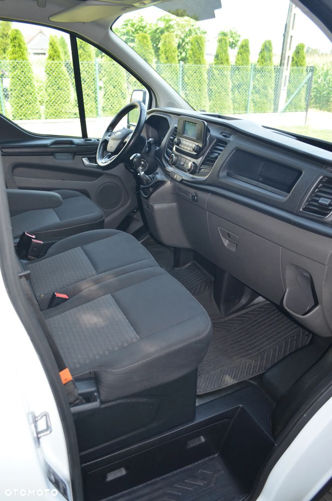Ford Custom - 12