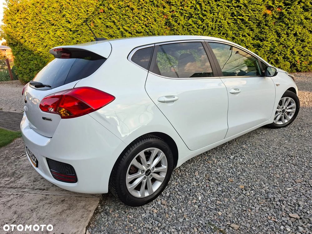 Kia Ceed 1.4 CVVT Dream Team Edition - 32