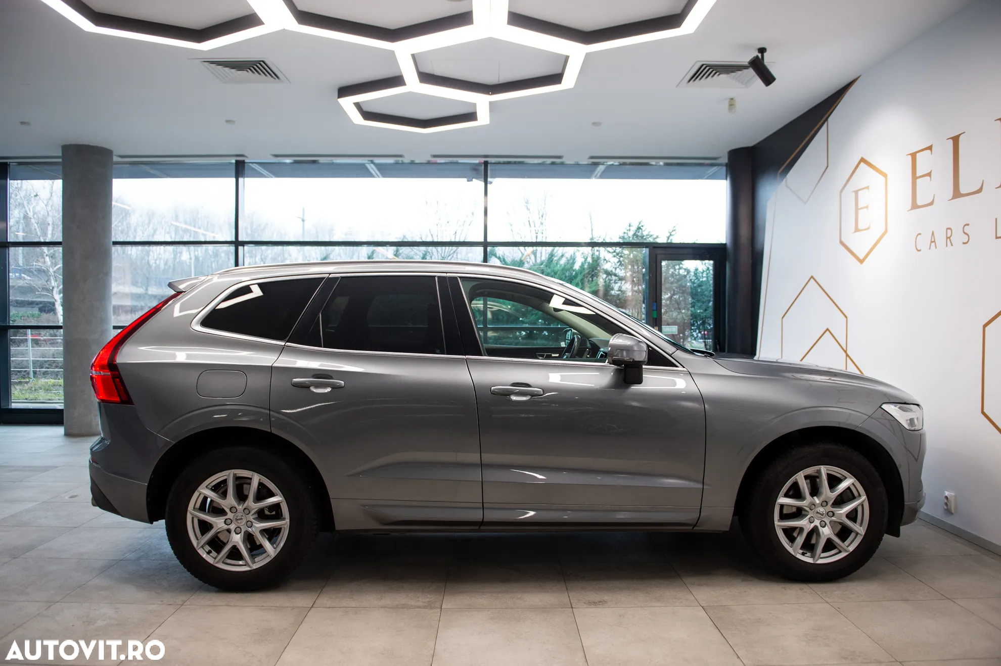 Volvo XC 60 B4 MHEV AWD Momentum Pro - 9
