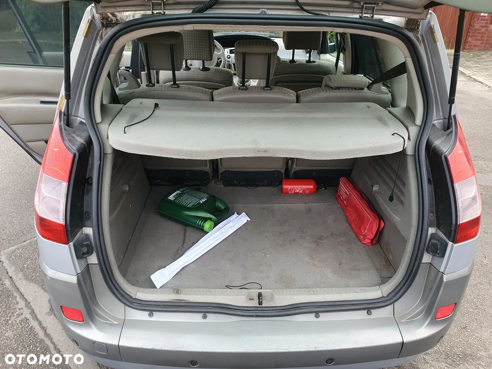 Renault Scenic 2.0 Confort Privilege - 11