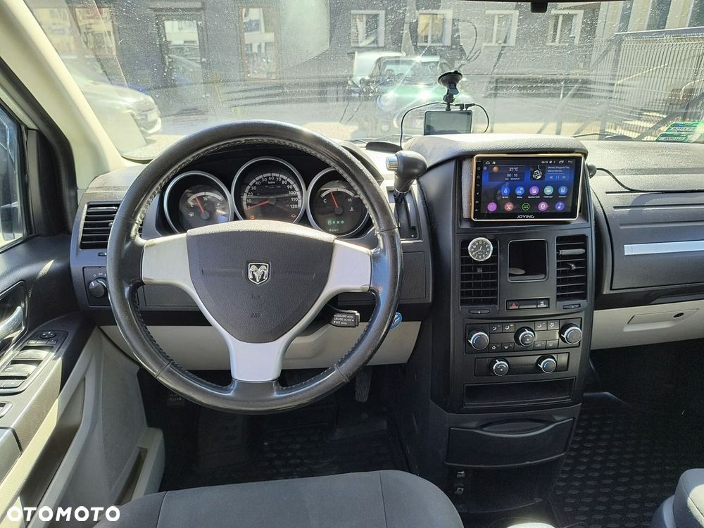 Dodge Caravan - 20