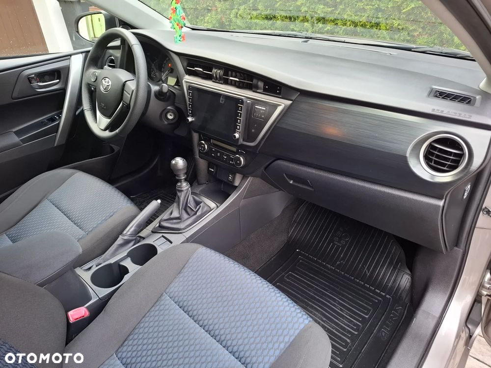 Toyota Auris 1.33 VVT-i - 16