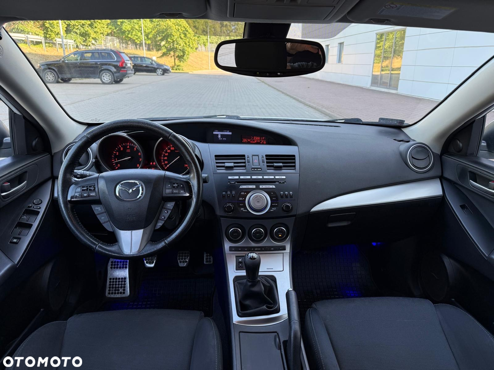 Mazda 3 2.0 Exclusive + - 6