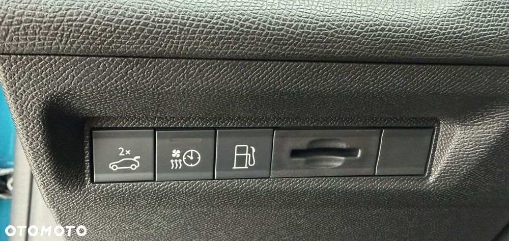 Peugeot 408 1.6 Plug-In Hybrid 225 GT EAT8 - 19