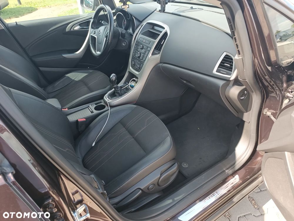 Opel Astra 1.4 Turbo 150 Jahre - 8