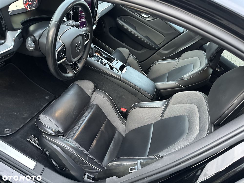 Volvo V60 T6 AWD Recharge Geartronic RDesign - 14