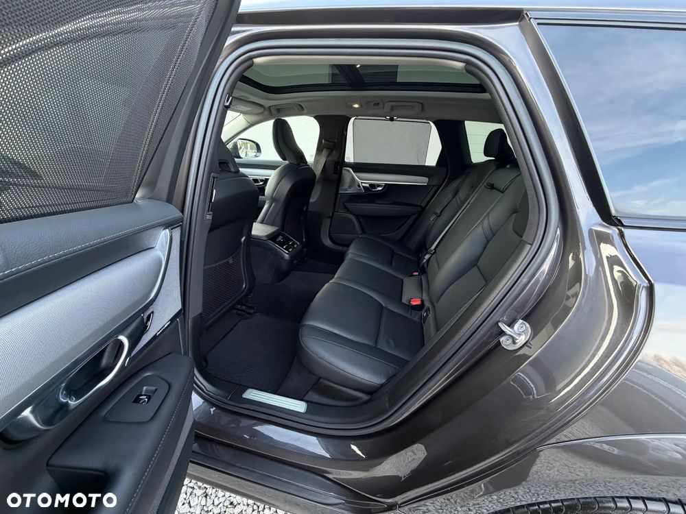 Volvo V90 Cross Country B5 D AWD Ultimate - 32