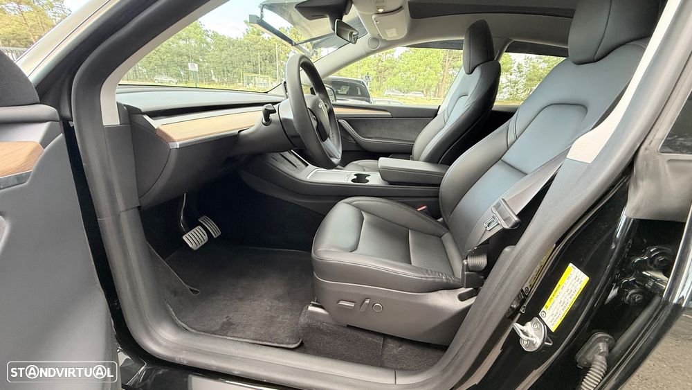 Tesla Model Y Performance Dual Motor AWD - 11