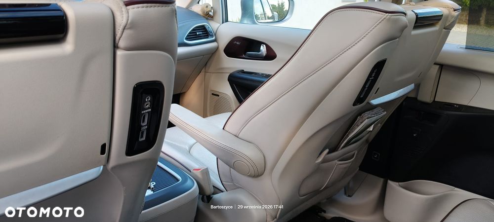 Chrysler Pacifica - 27