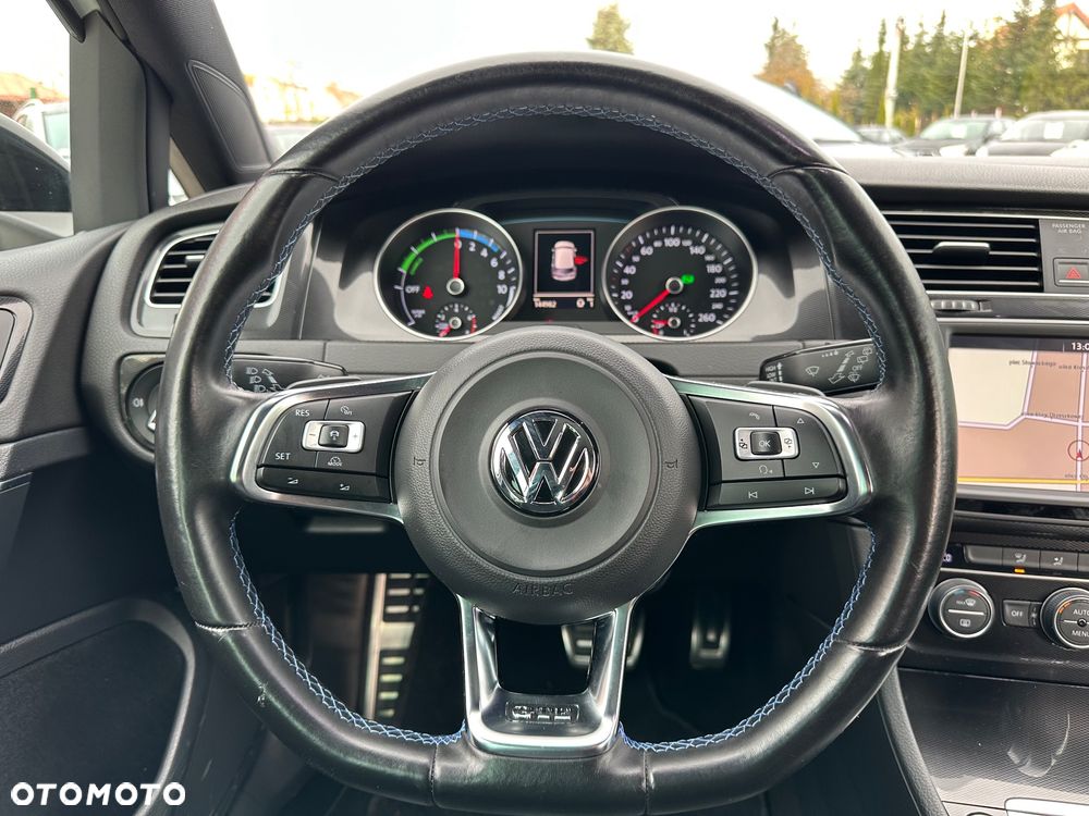 Volkswagen Golf - 12