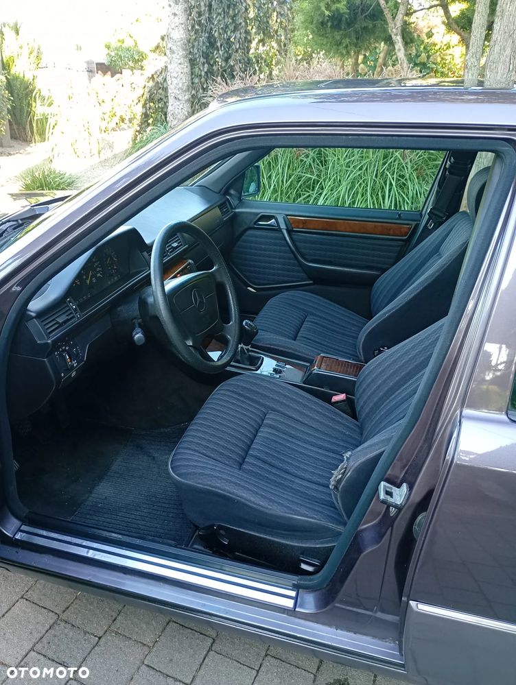 Mercedes-Benz W124 (1984-1993) - 18