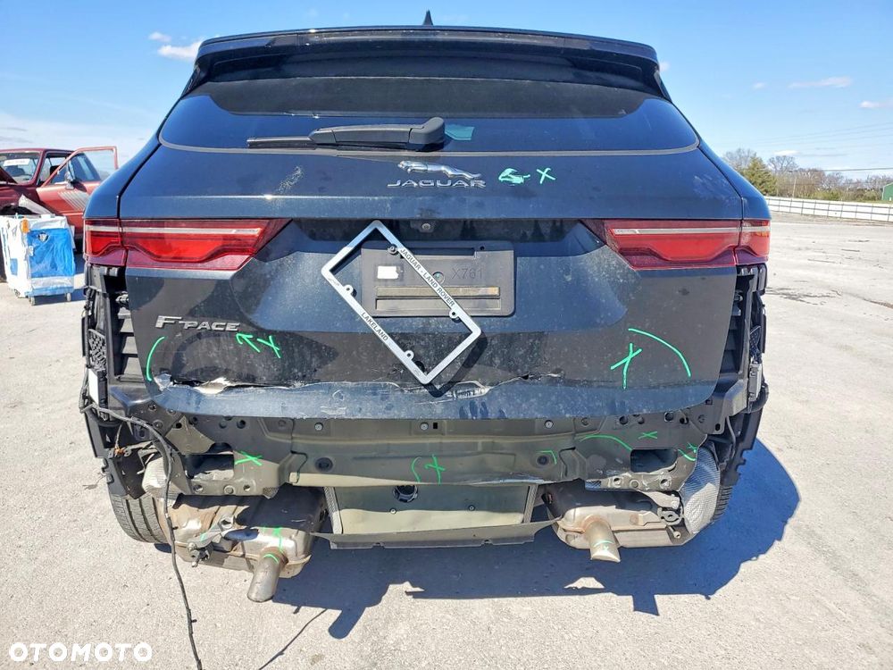 Jaguar F-Pace - 7