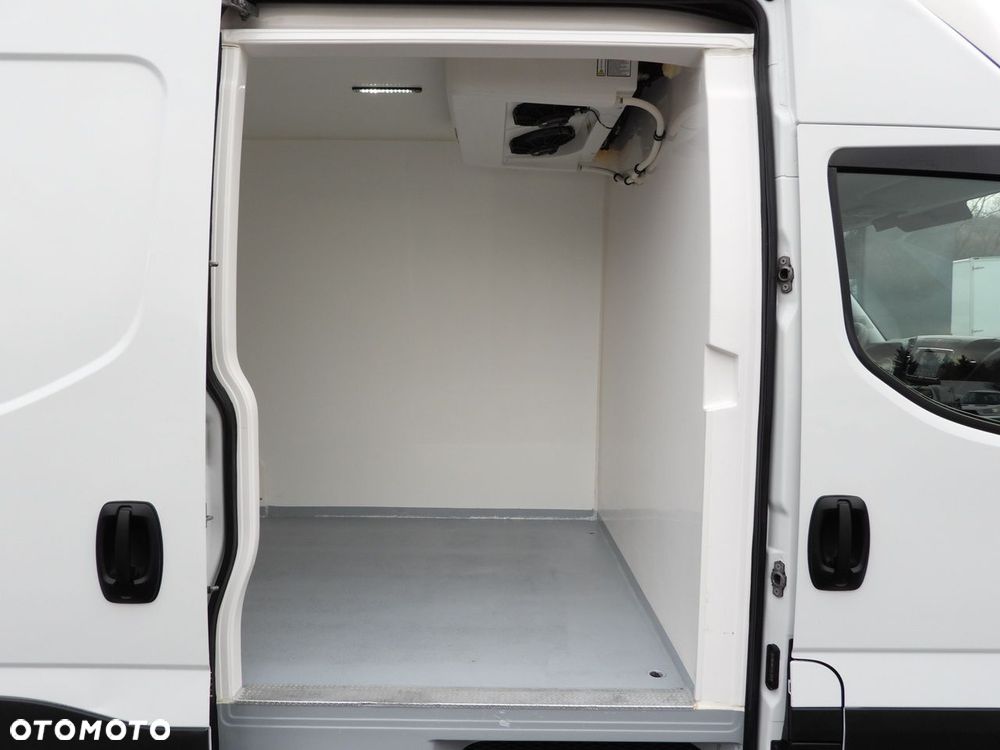 Iveco DAILY 35S14 FURGON CHŁODNIA  -10*C ZASILANIE 230V TEMPOMAT NAWIGACJA AUTOMAT HI-MATIC KLIMATYZACJA  140KM - 21