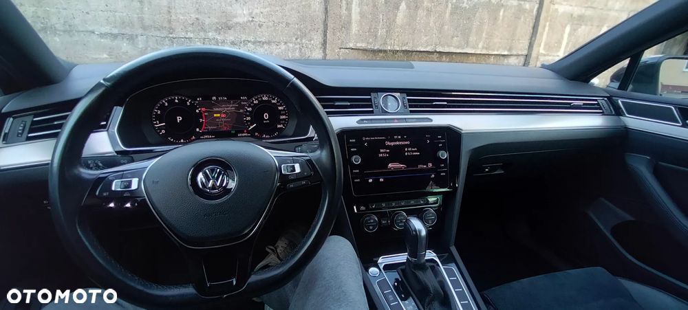 Volkswagen Passat - 12