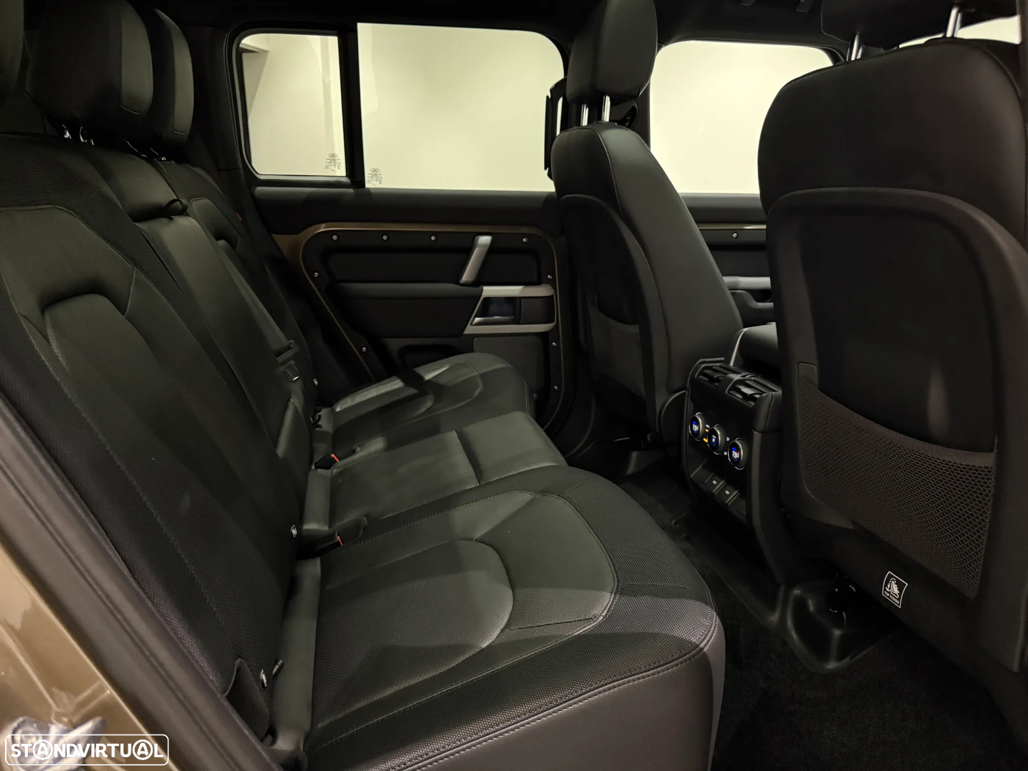 Land Rover Defender 2.0 P400e 110 AWD X-Dynamic SE - 9