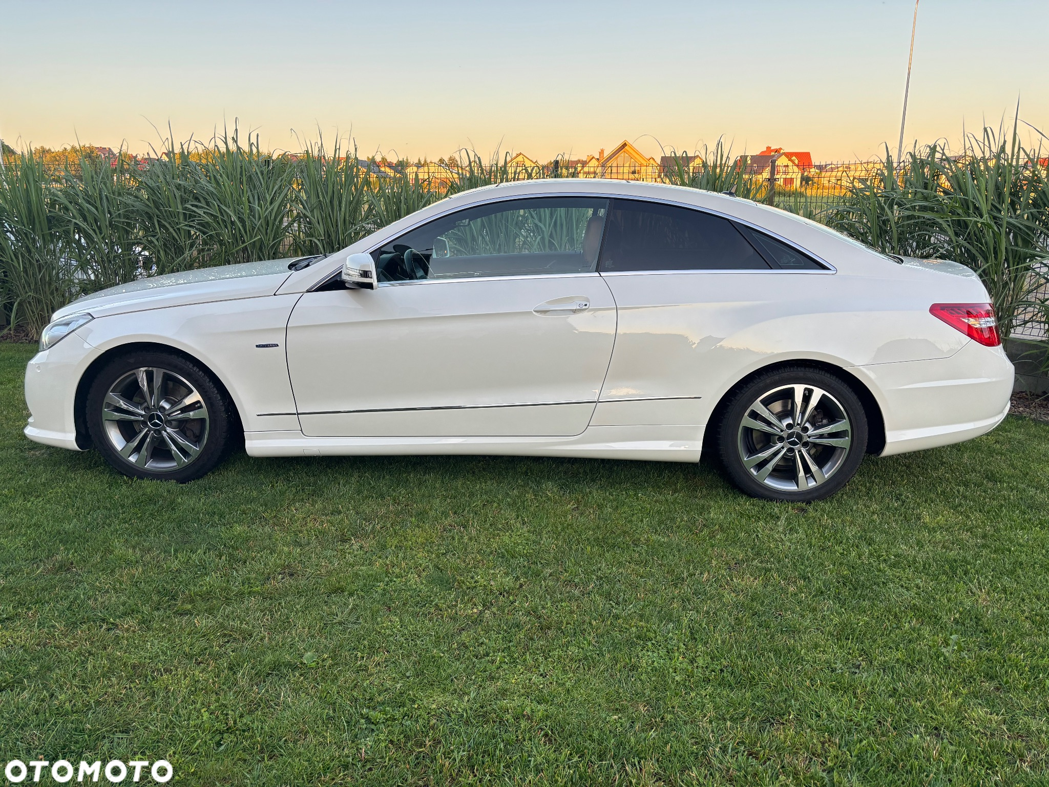 Mercedes-Benz Klasa E 250 CGI Coupe BlueEFFICIENCY Automatik Avantgarde - 8