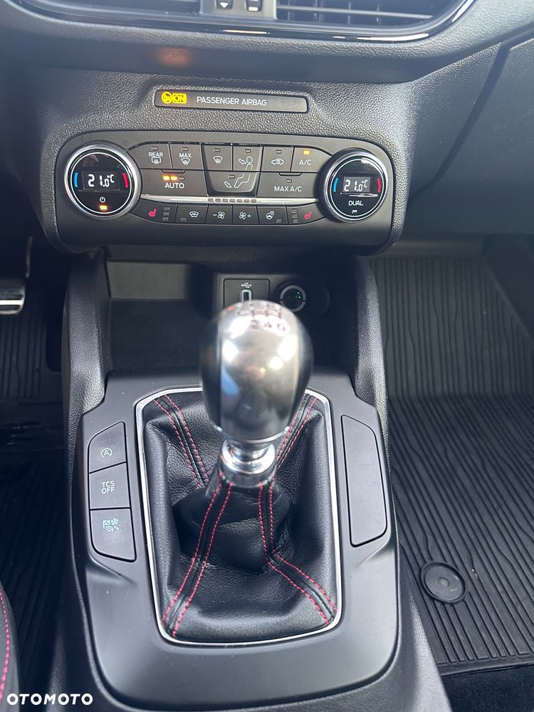 Ford Focus 1.5 EcoBoost ST-Line - 19