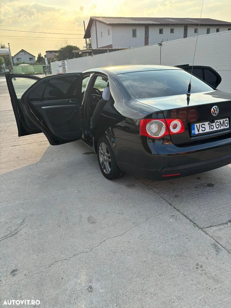 Volkswagen Jetta 1.9 TDI Comfortline - 2
