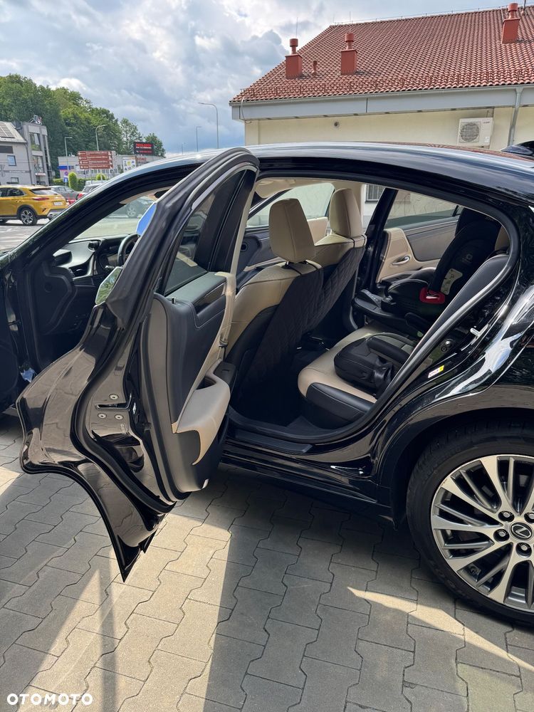 Lexus ES 300h Business Edition + - 22