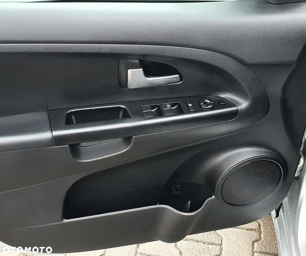 Kia Venga - 14