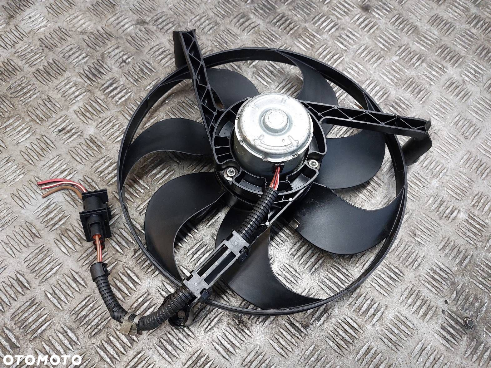 WENTYLATOR CHŁODNICY WODY OCTAVIA I FL 1.6 8V - 3