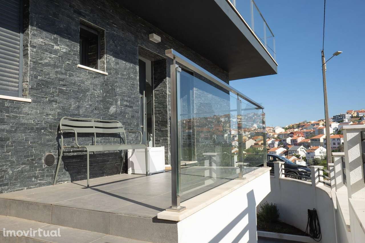 Moradia T4+1 - Pontinha - com vista sobre Lisboa - Grande imagem: 4/60