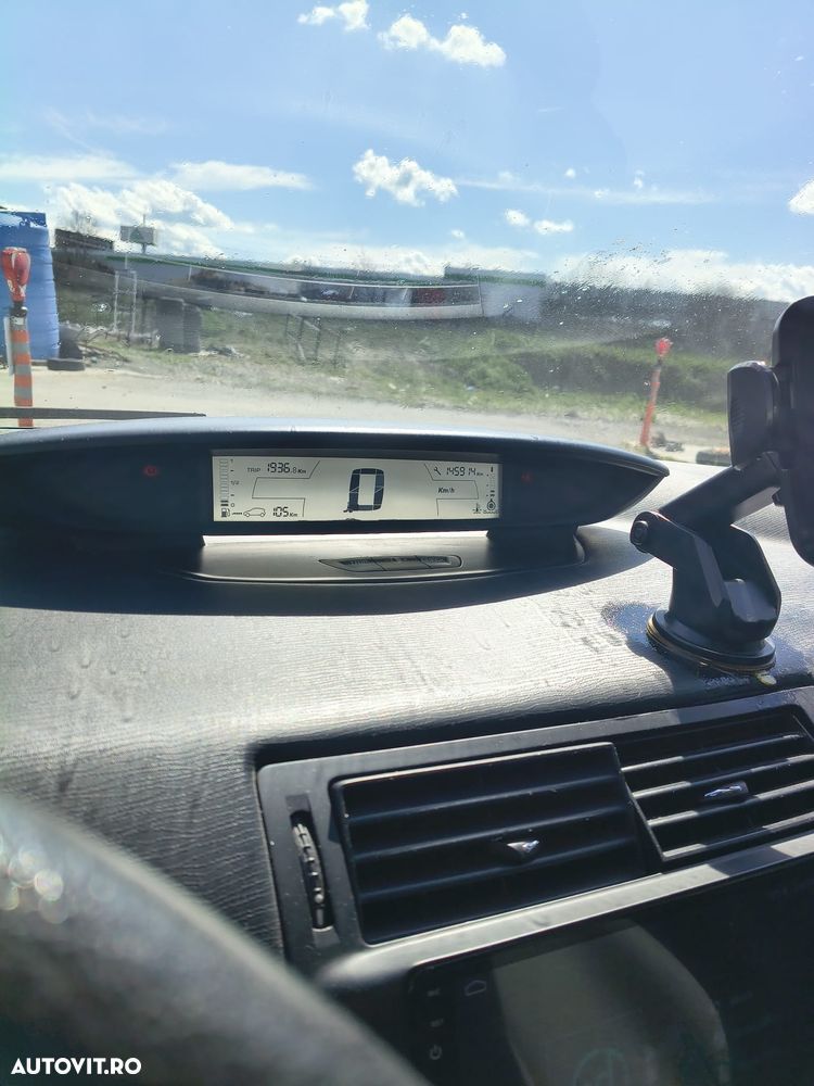 Citroën C4 1.4i 16V SX - 4