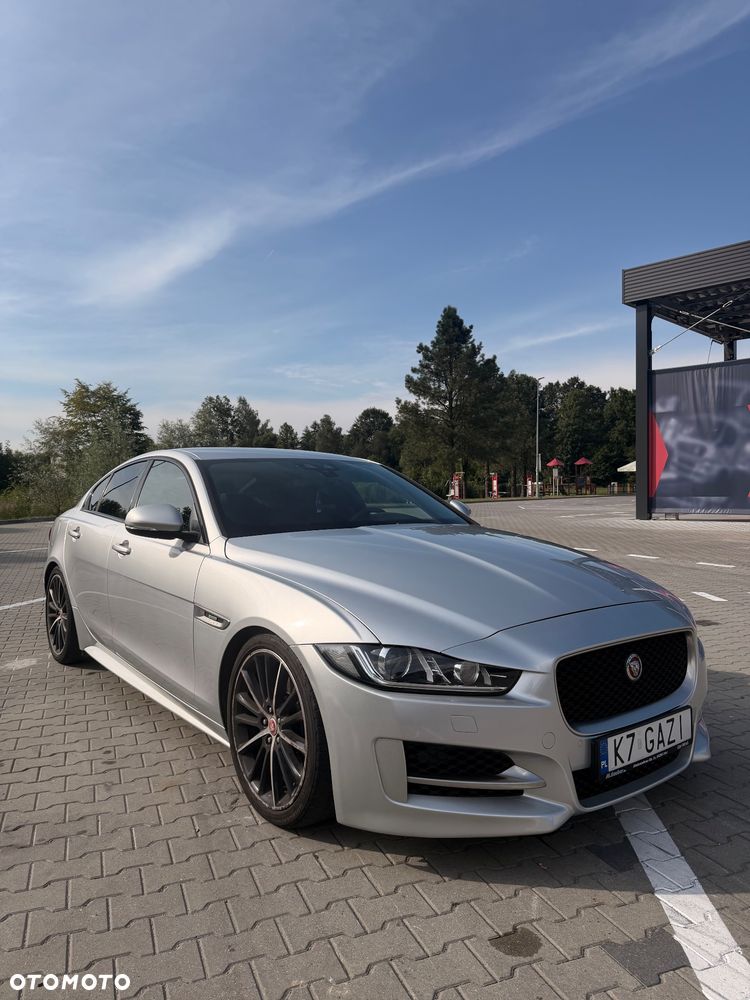 Jaguar XE 2.0 D AWD R-Sport - 2