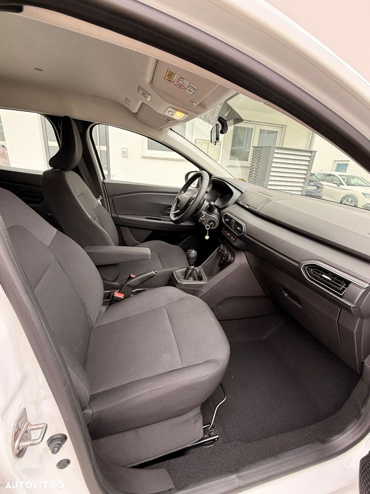 Dacia Sandero TCe 90 Essential - 8