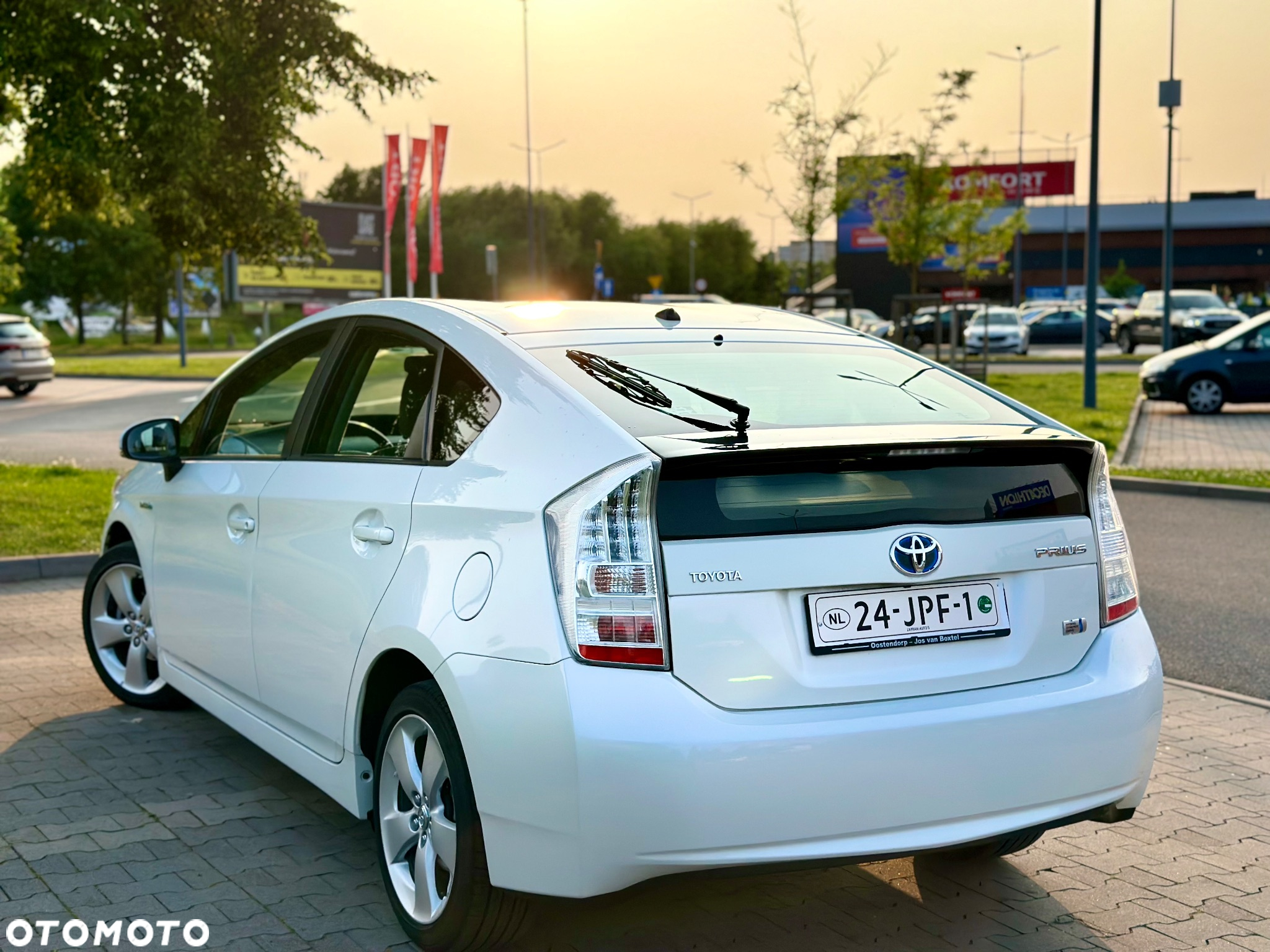 Toyota Prius 1.8 HSD Prestige - 2