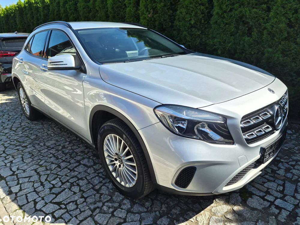 Mercedes-Benz GLA 180 Activity Edition - 1