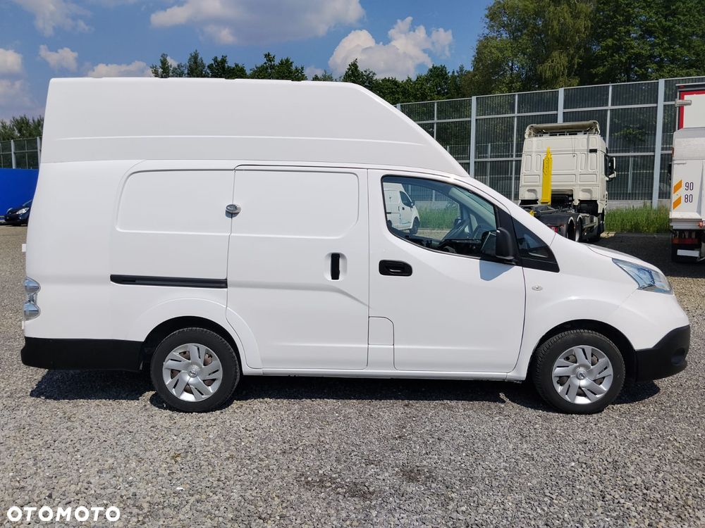 Nissan ENV 200 Maxi - 4