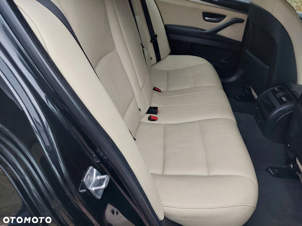 BMW Seria 5 528i Sport-Aut - 26