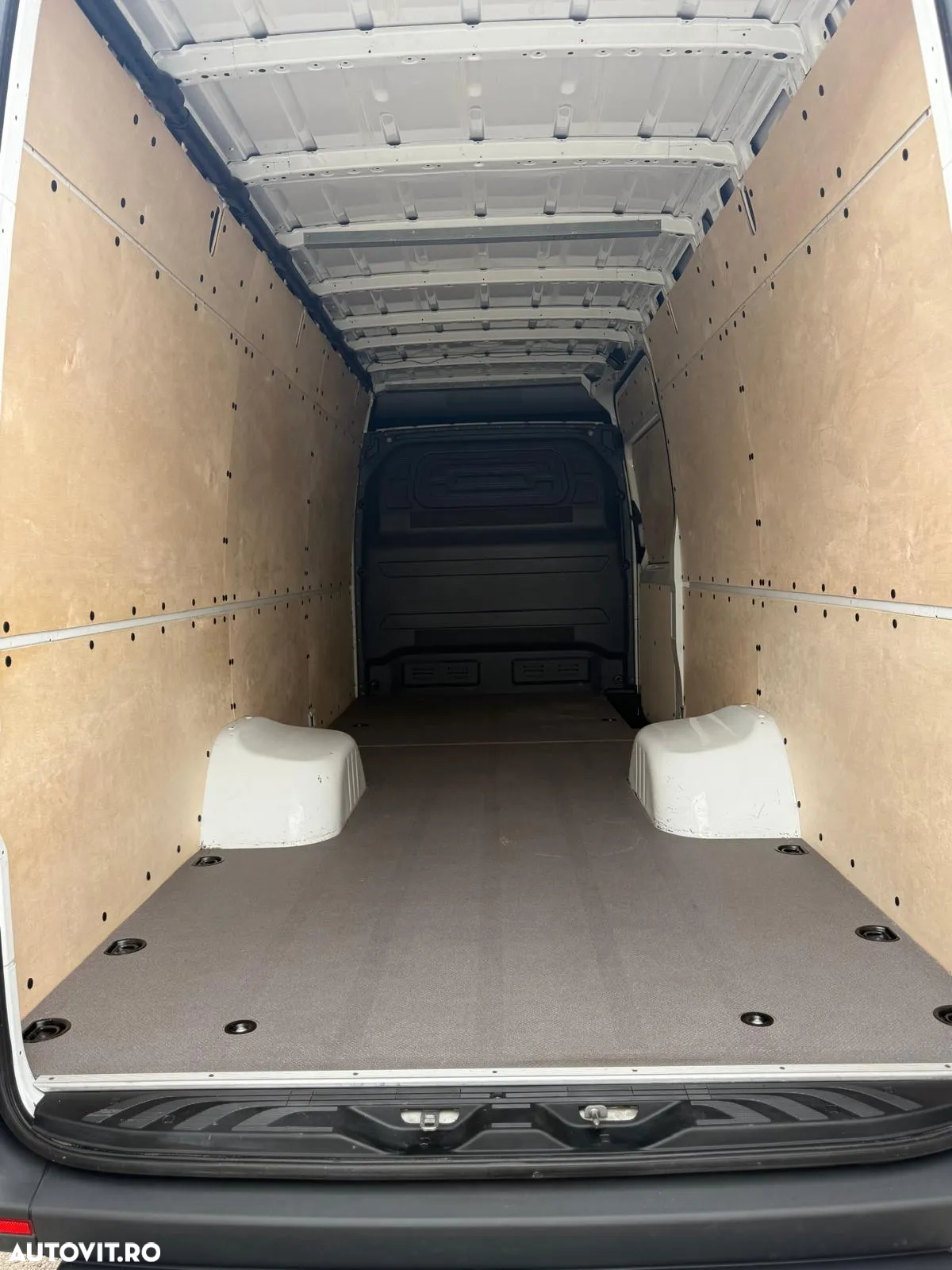 Mercedes-Benz Sprinter - 24